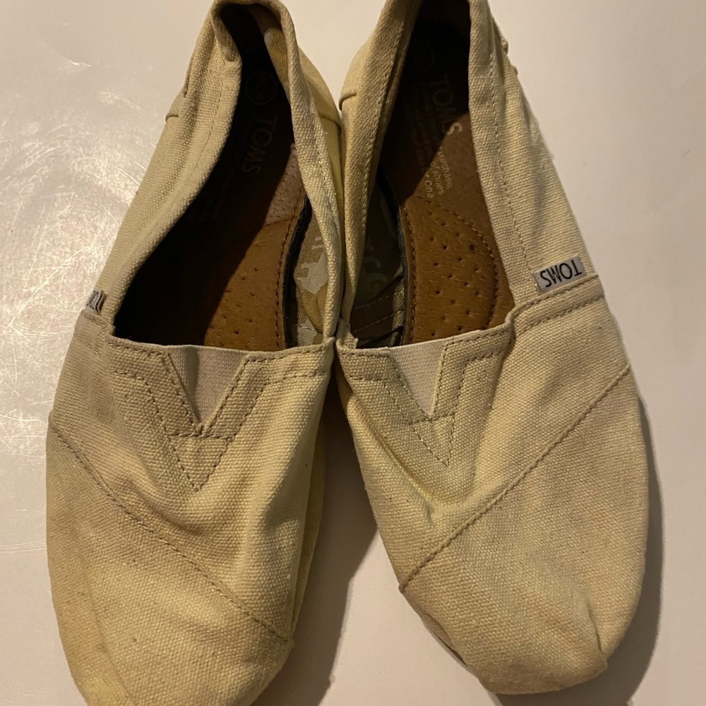 Linen Toms - Picture 2 of 4